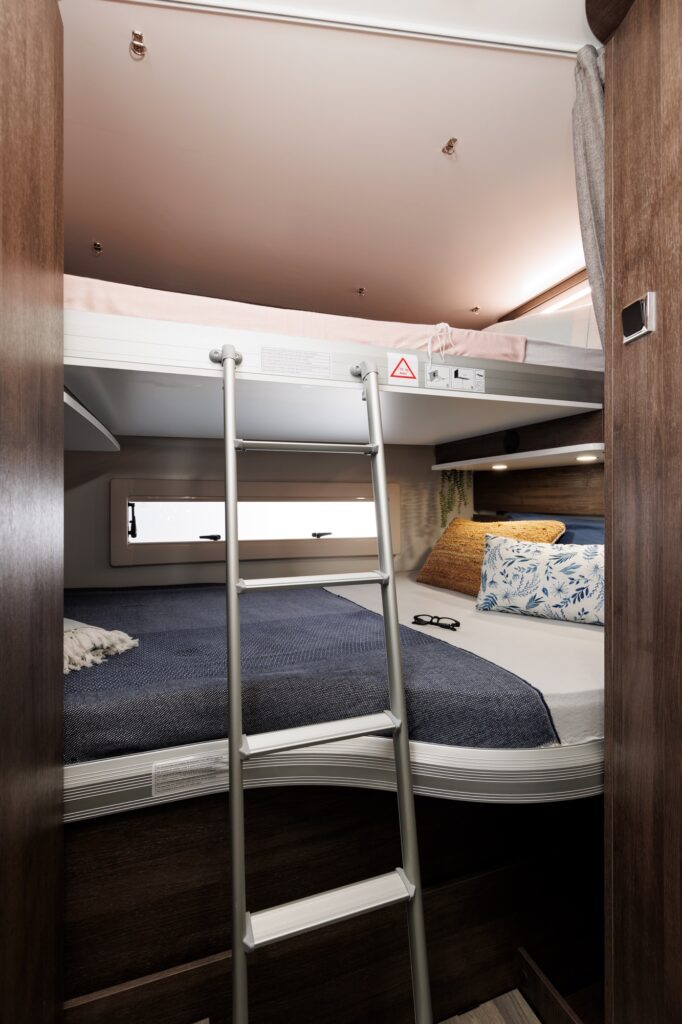 Benimar S340 UP Family Comfort von außen