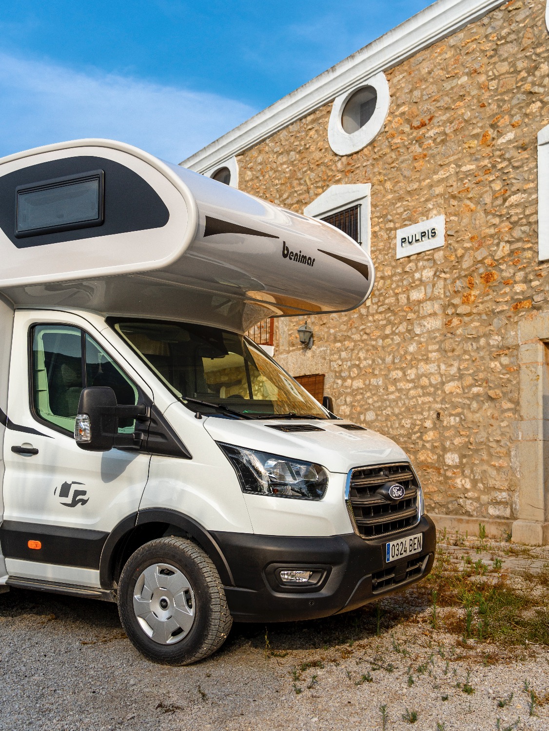 Benimar S324 UP Family Adventure von außen