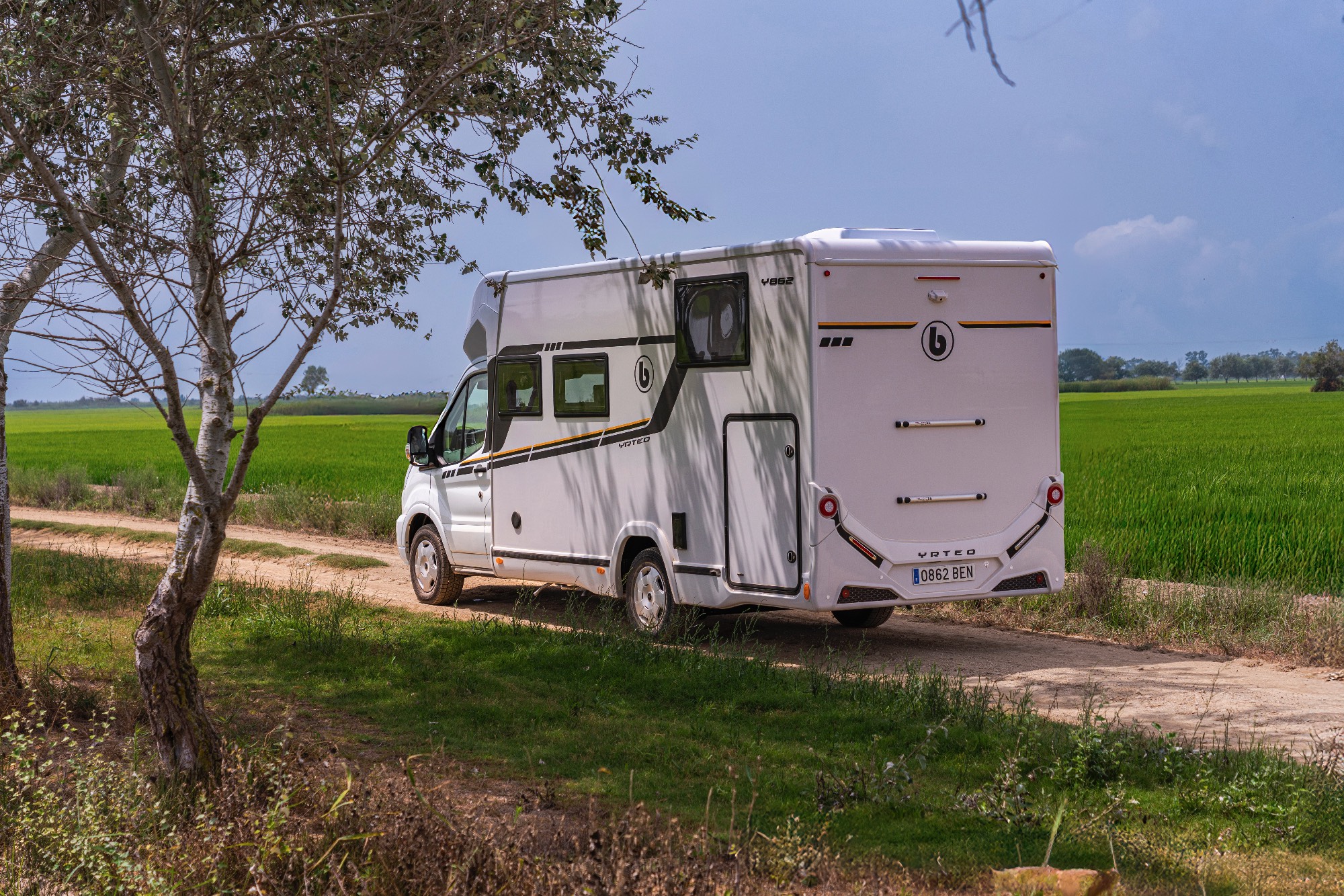 Benimar Y862 unterwegs in der Natur