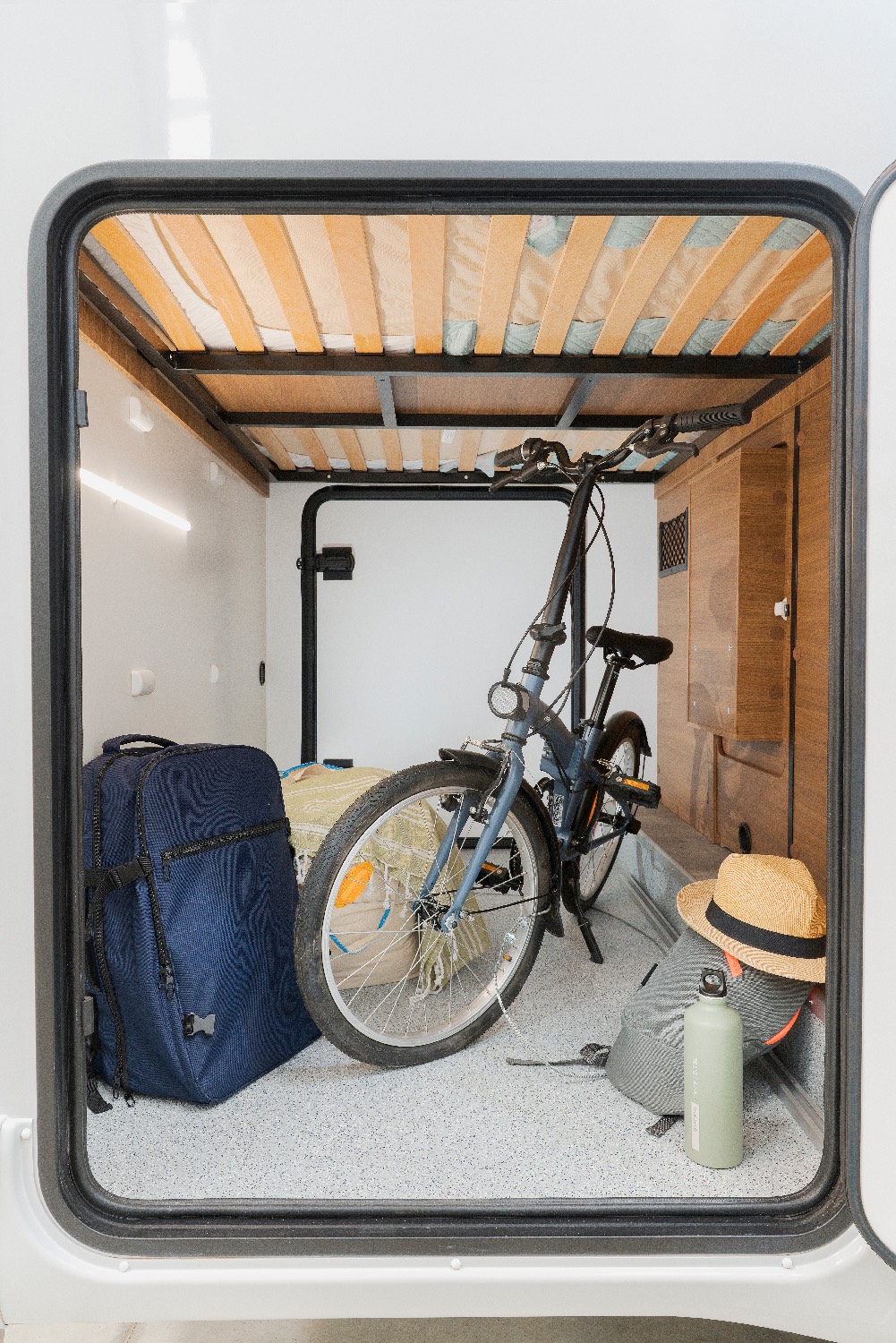 Große Heckgarage des Benimar Y862